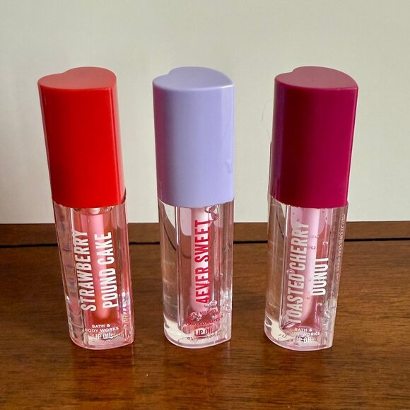 NEW 3-Pc Lip Oil, 3 different Flavors Bath and Body Works - Picture 5 of 5